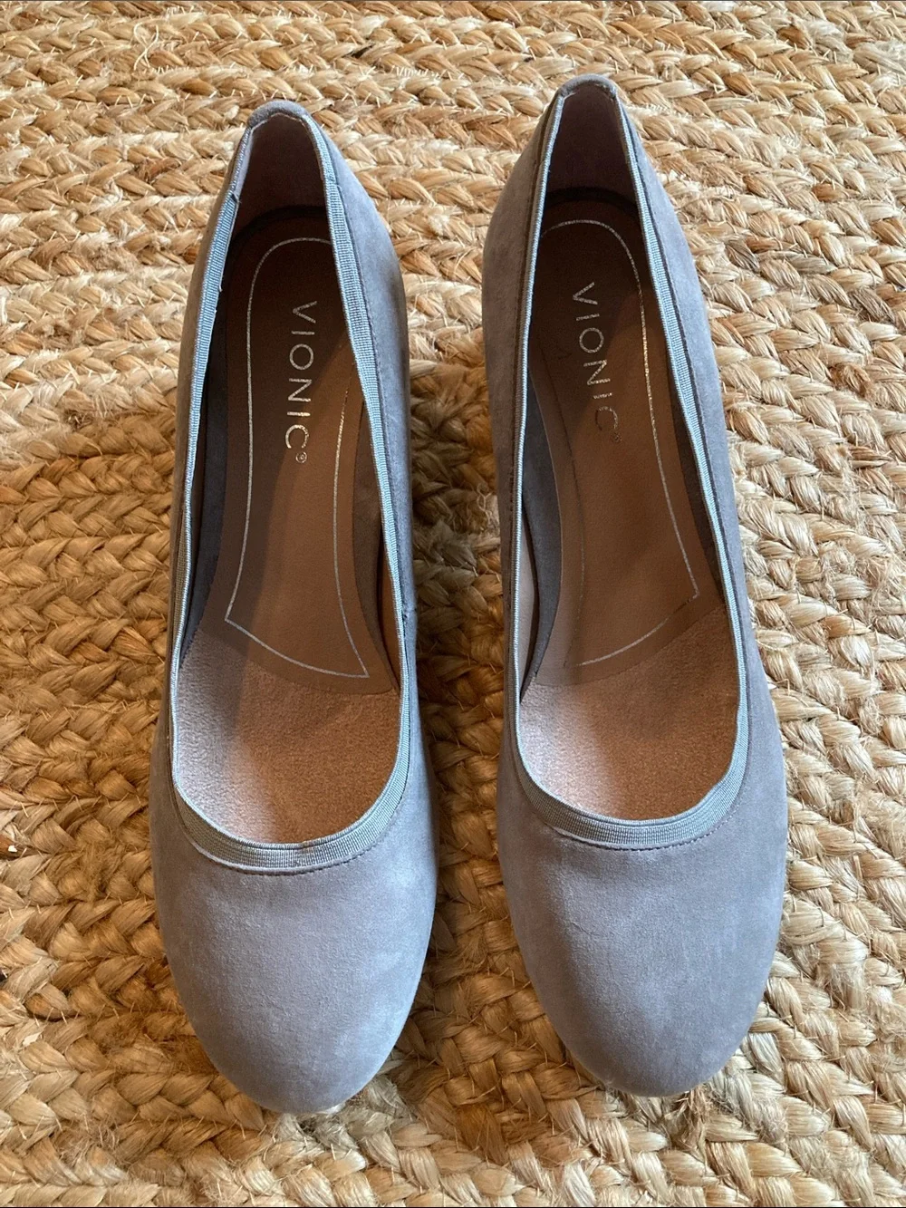 Vionic Olympia Natalie pumps. Classic Gray Suede Block Heel Pumps -like new 8.5